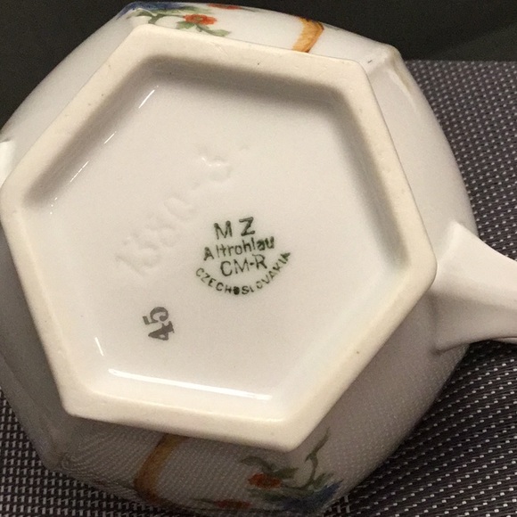 Sugar and Creamer set - Picture 6 of 6